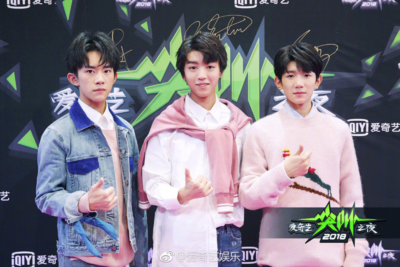 Thảm đỏ iQiYi: Dương Mịch cân cả dàn mỹ nhân Cbiz, bạn gái Trương Hàn nhan sắc ngày càng lên hương Thảm đỏ iQiYi: Dương Mịch cân cả dàn mỹ nhân Cbiz, bạn gái Trương Hàn nhan sắc ngày càng lên hương